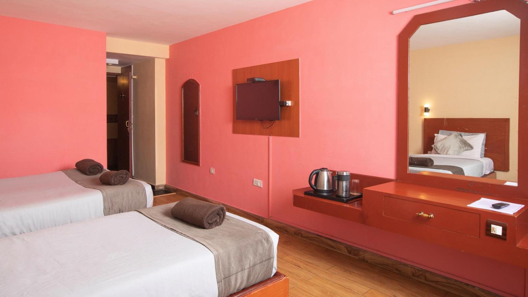 Devi Enterprises - Hotel Khems Utakamand Zewnętrze zdjęcie