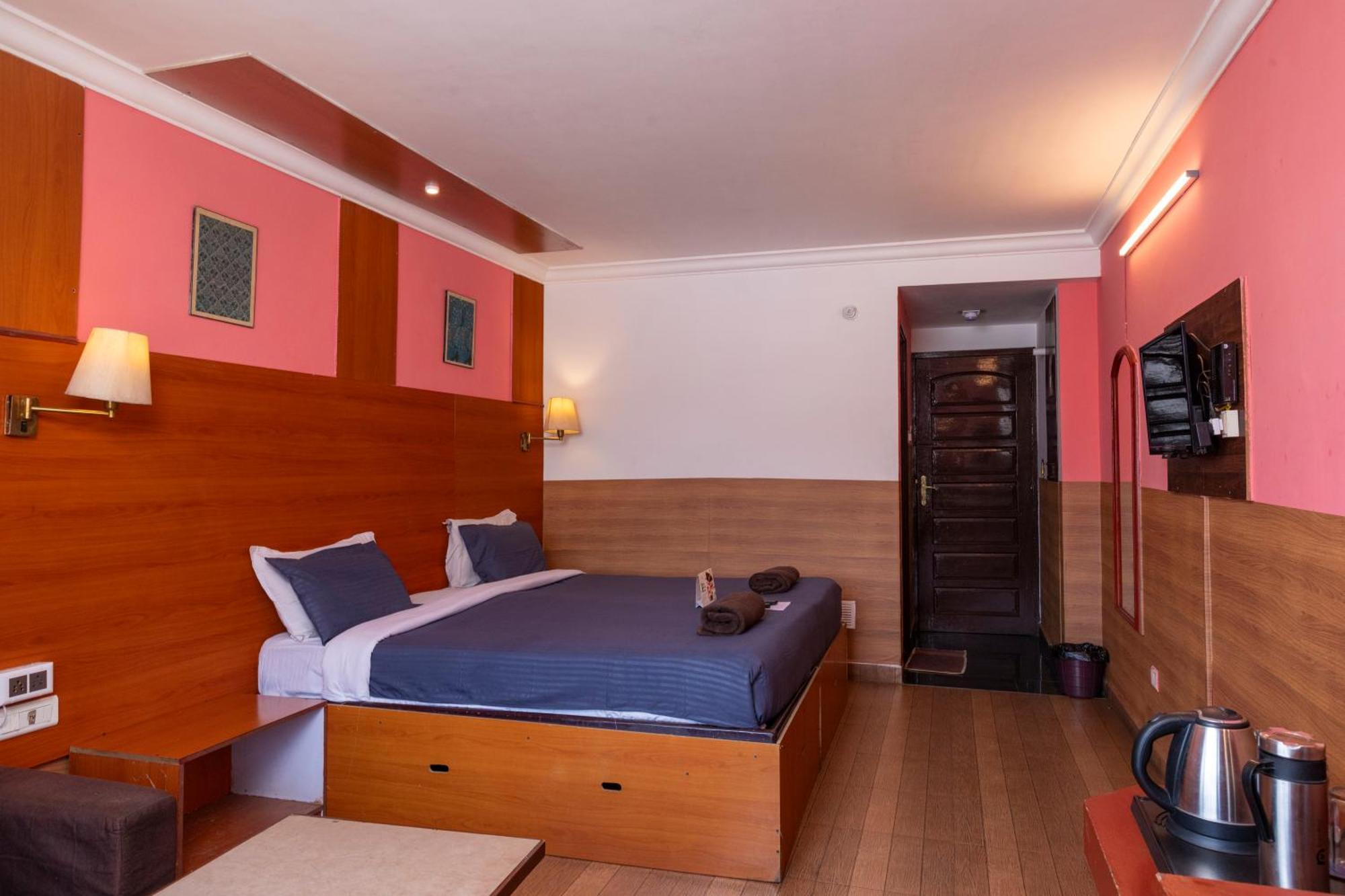 Devi Enterprises - Hotel Khems Utakamand Zewnętrze zdjęcie