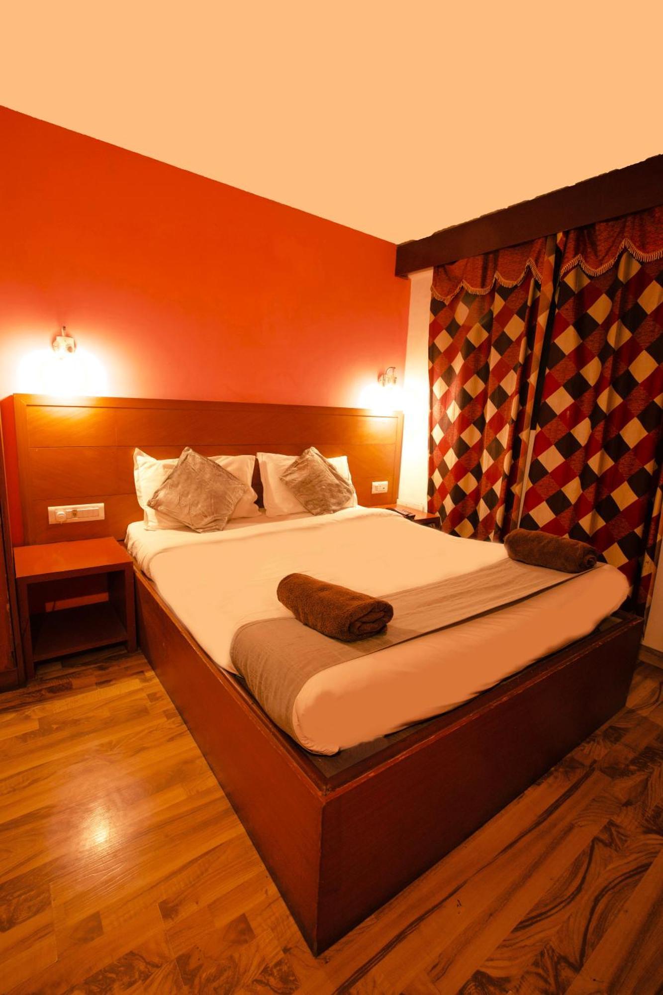 Devi Enterprises - Hotel Khems Utakamand Zewnętrze zdjęcie