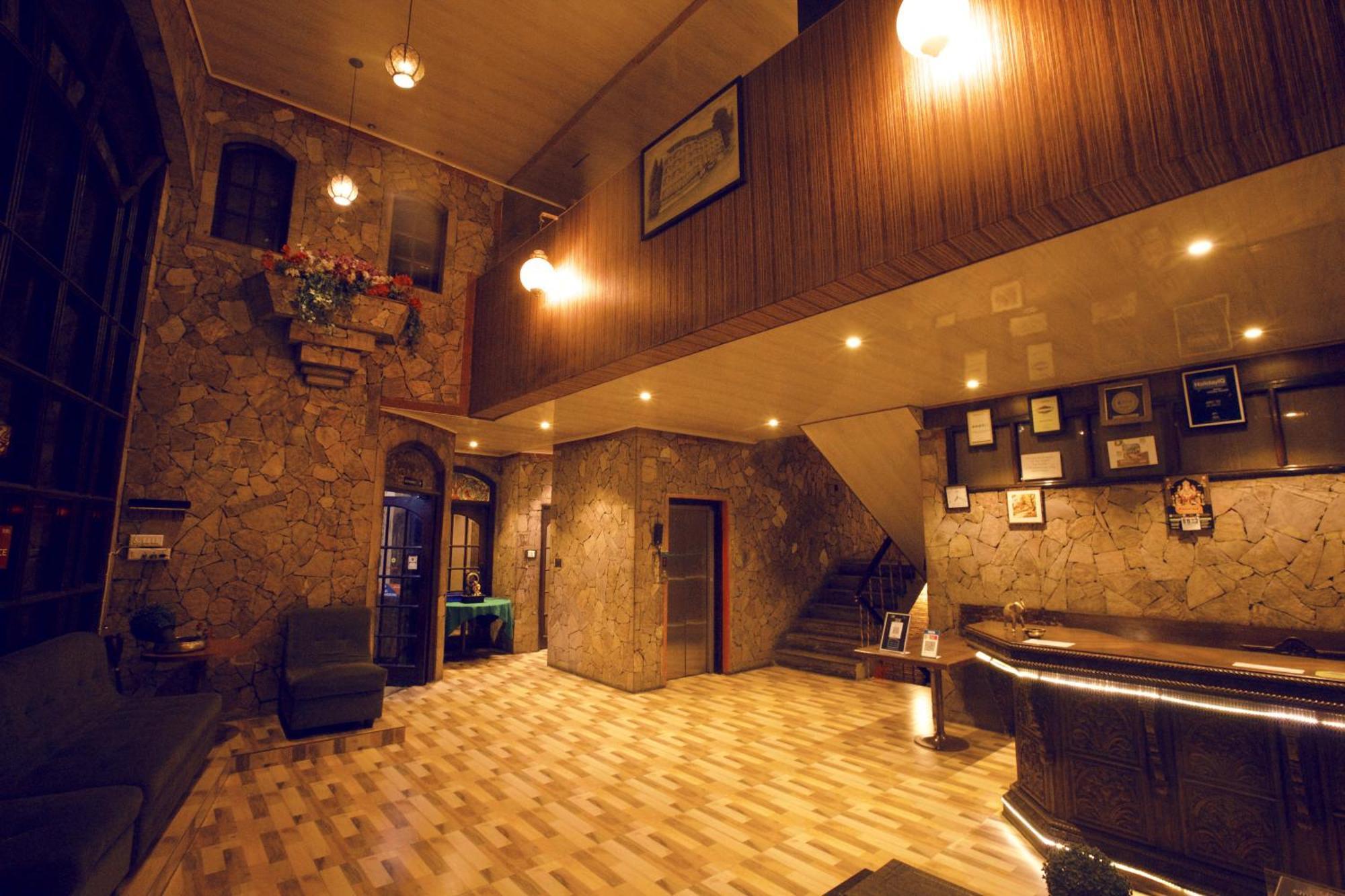 Devi Enterprises - Hotel Khems Utakamand Zewnętrze zdjęcie