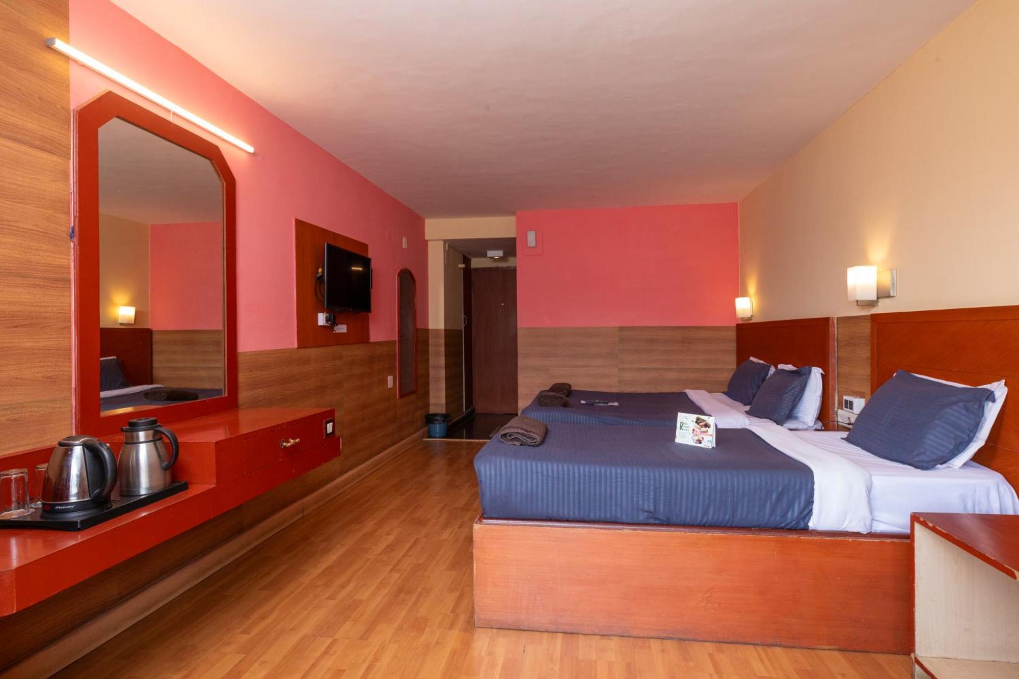 Devi Enterprises - Hotel Khems Utakamand Zewnętrze zdjęcie