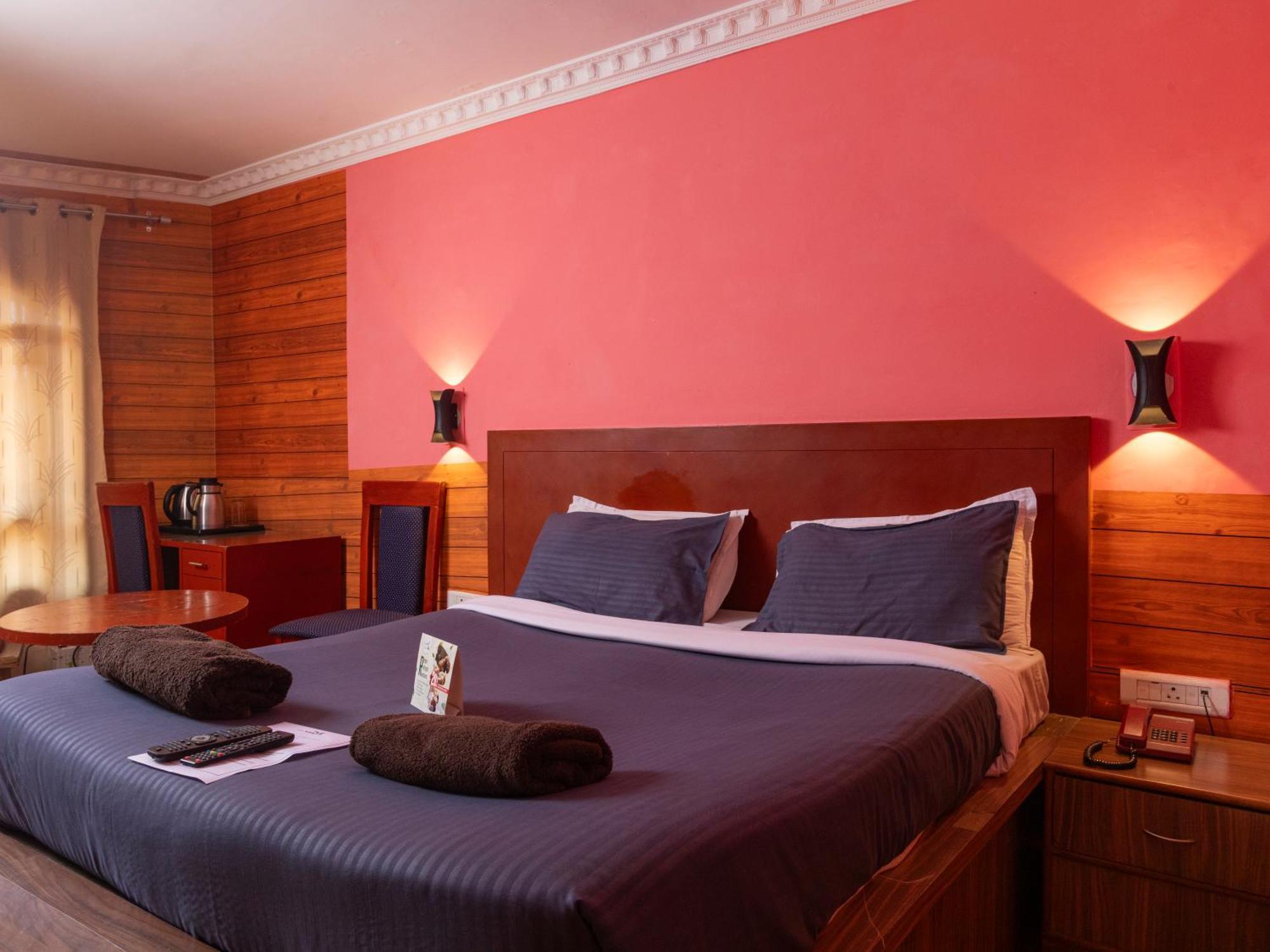 Devi Enterprises - Hotel Khems Utakamand Zewnętrze zdjęcie
