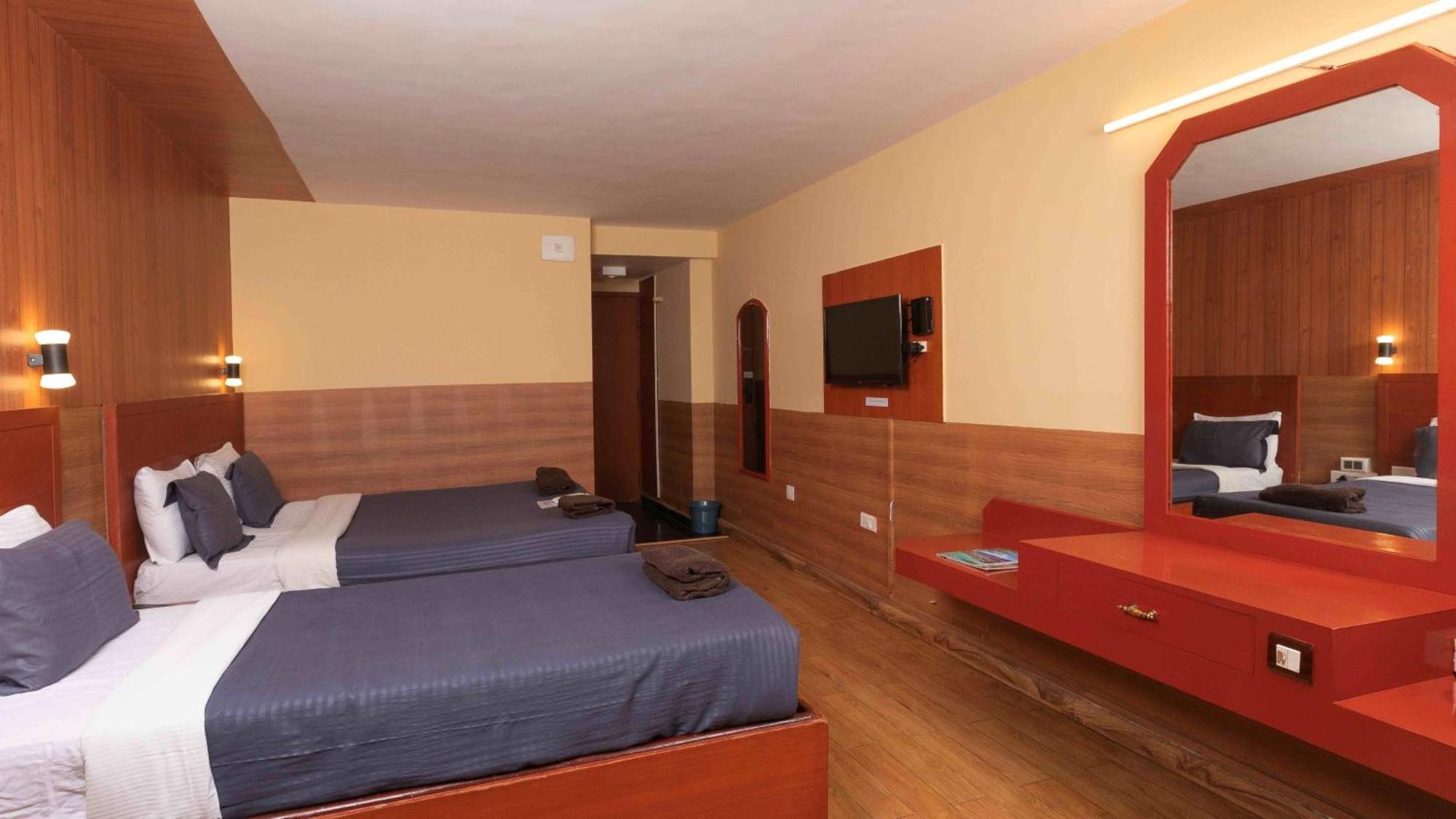 Devi Enterprises - Hotel Khems Utakamand Zewnętrze zdjęcie