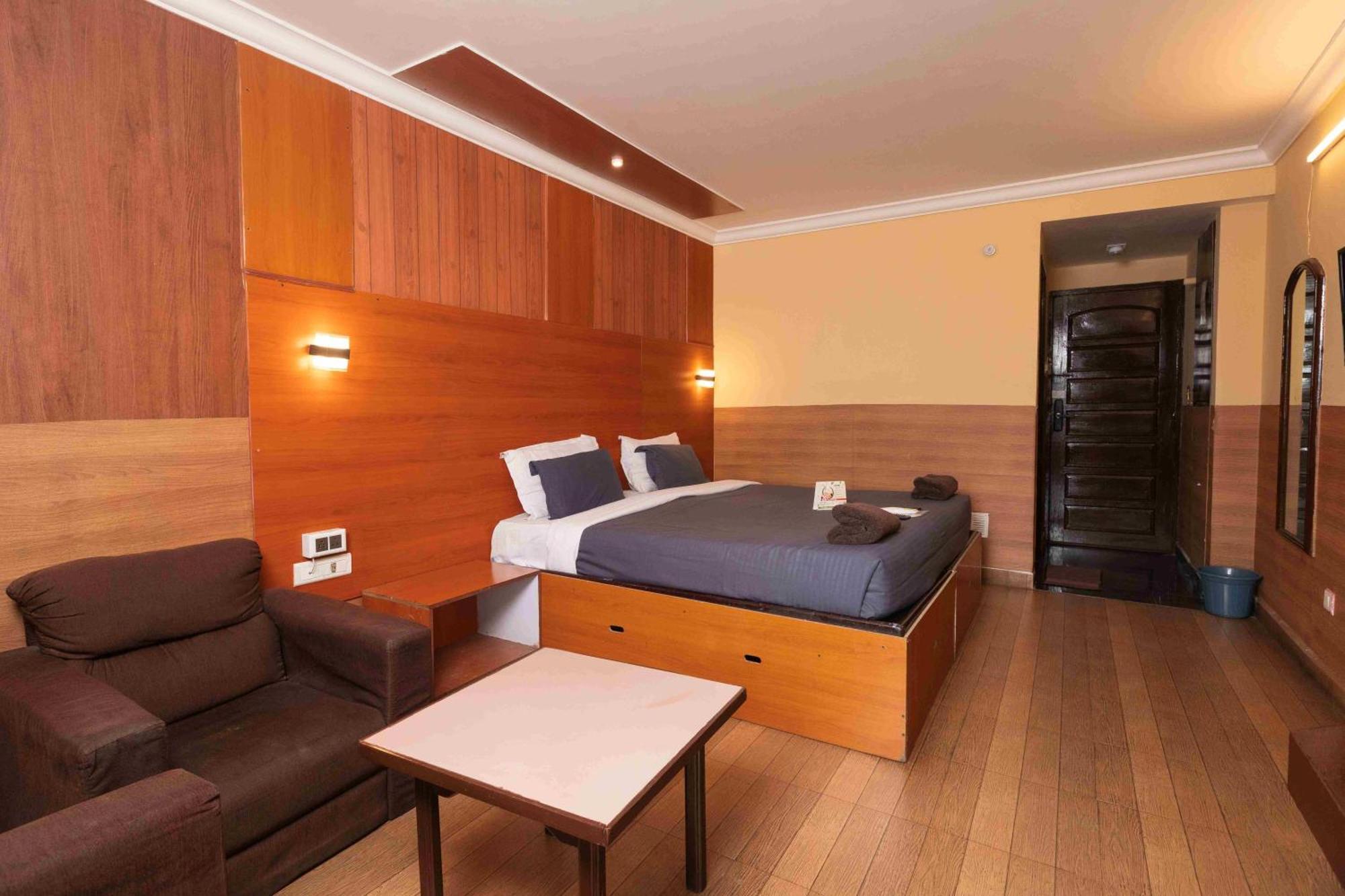 Devi Enterprises - Hotel Khems Utakamand Zewnętrze zdjęcie