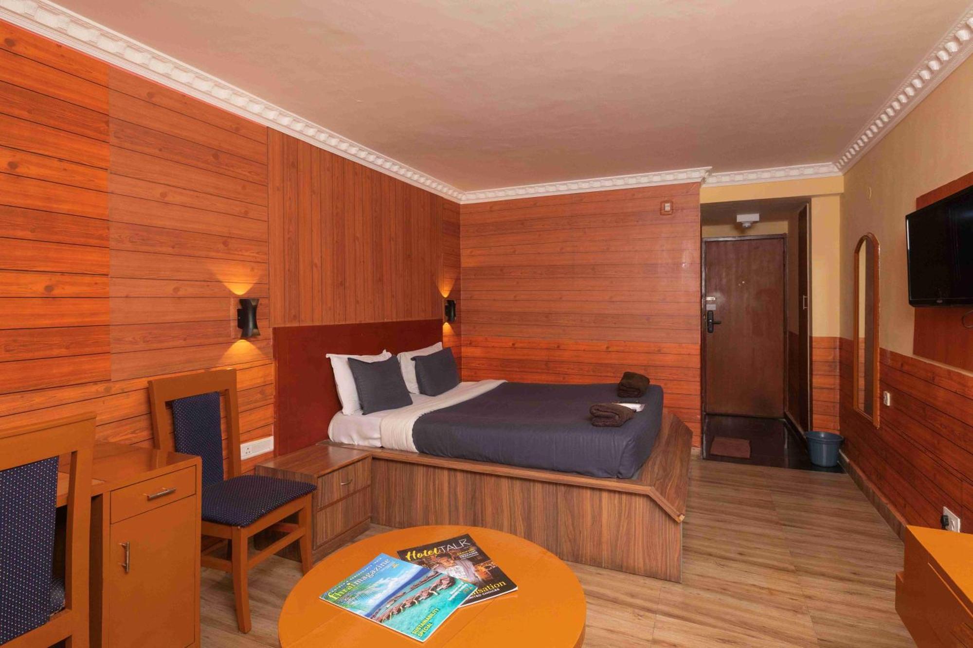 Devi Enterprises - Hotel Khems Utakamand Zewnętrze zdjęcie